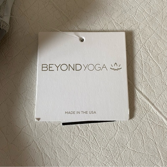 Beyond Yoga Grey Camo Leggings - Picture 5 of 7